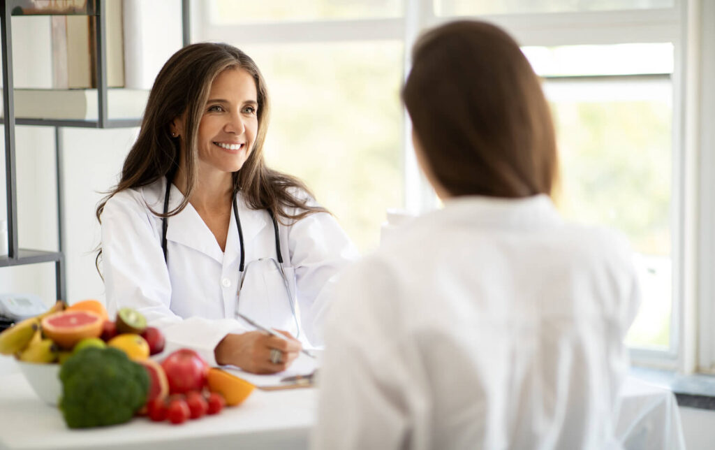 Nutritionist in conference talking with colleague